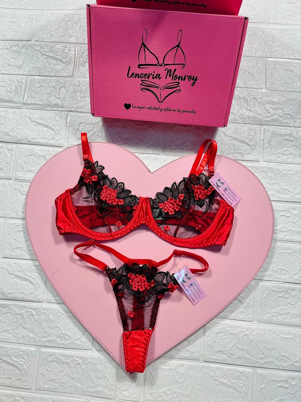 CONJUNTO NEGRO CON ROJO