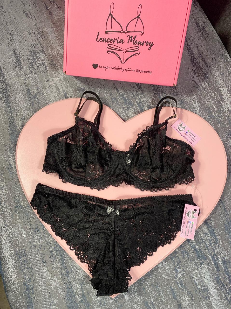 CONJUNTO NEGRO ENCAJE